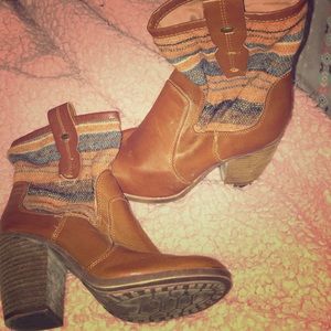 Size 7 brown booties